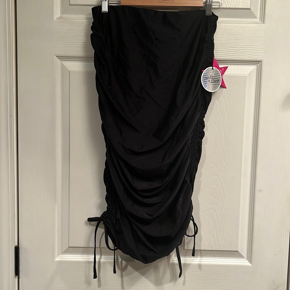 Milk & Honey brand size L elastic waist midi length skirt w/ rusching- NWT